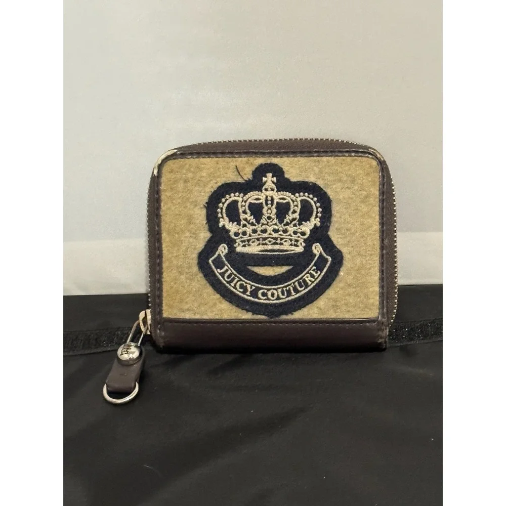 Vintage Juicy Couture Wallet Single Fold Tan Velvet Embroidered Logo Bling Zip
